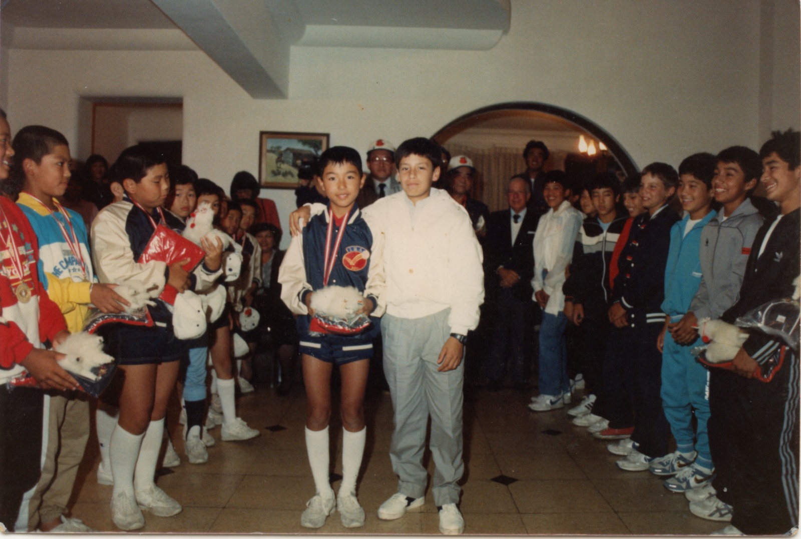 Ceremonia de premiación de un torneo internacional de béisbol infantil